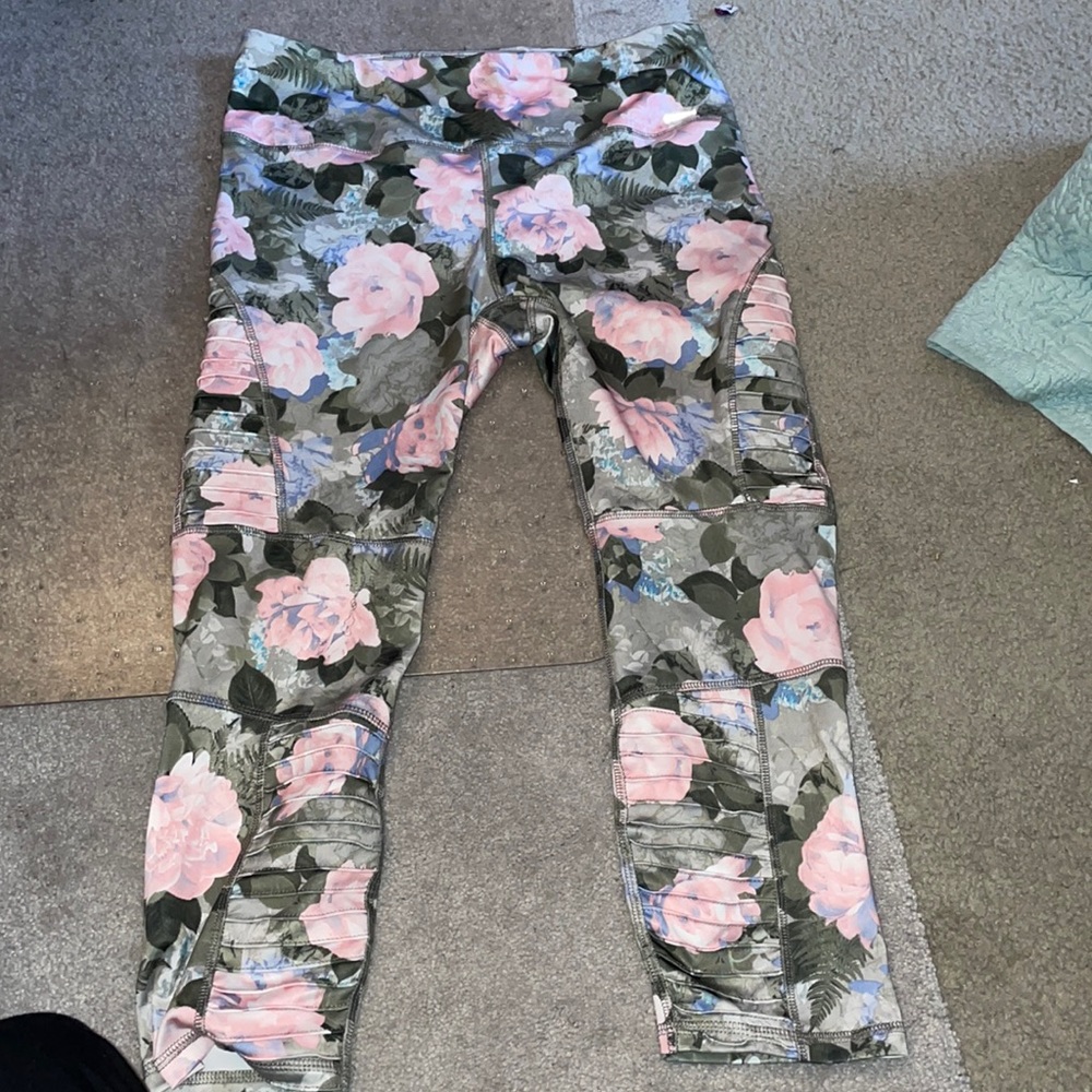 yoga pants, size L, good condition